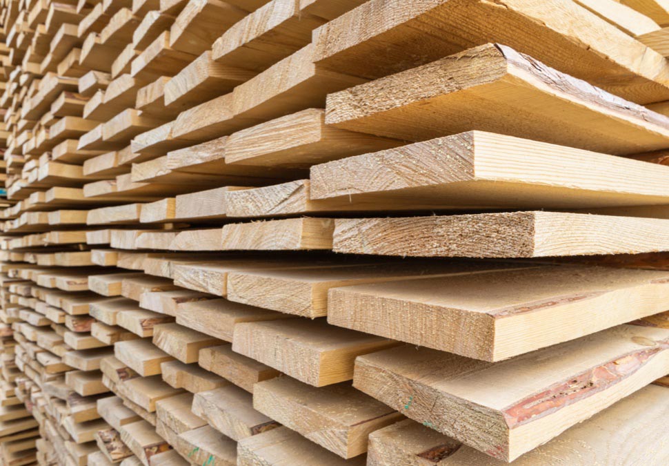 Bretter und Latten gestapelt | Holz | Bauzentrum Zillinger