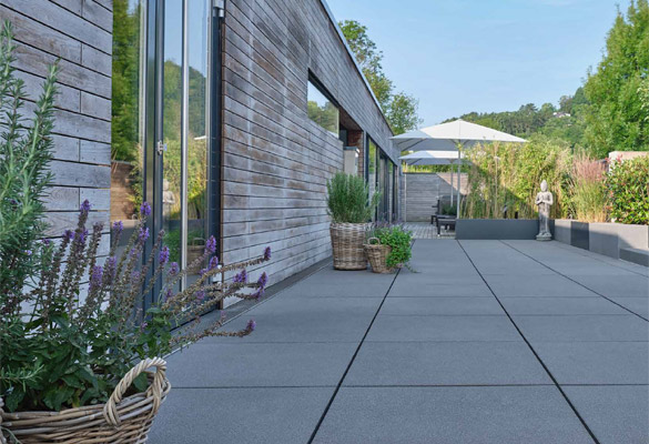 Terrasse mit Großformatplatten von Kann | Downloads | Bauzentrum Zillinger